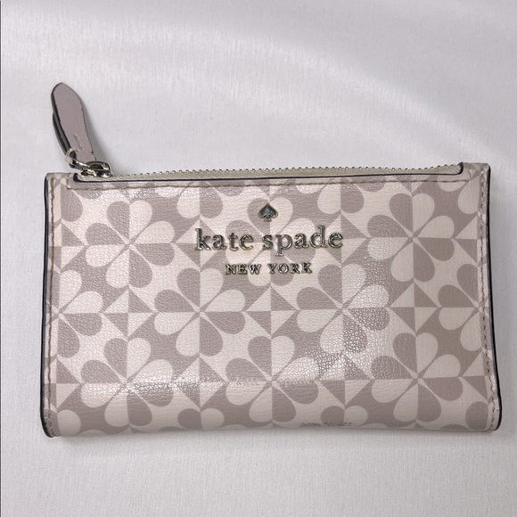 Kate Spade Flower Medium Bifold Wallet - Picture 1 of 10